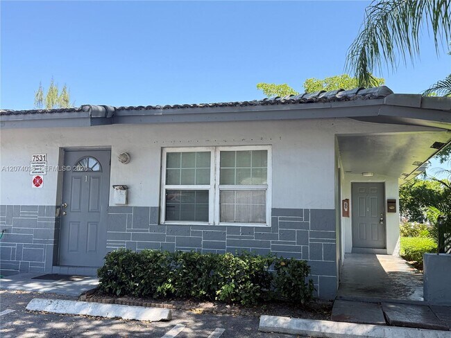 Foto del edificio - 7531 NW 44th Ct