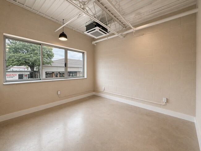 Foto del edificio - The Garden Lofts