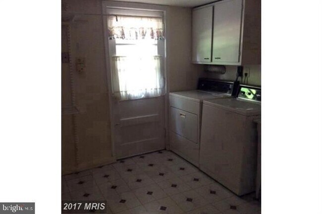 Foto del edificio - 7202 Bayside Ct