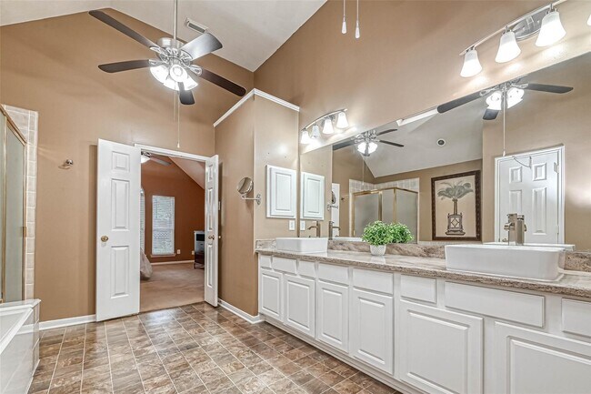 Building Photo - 5213 Cottonwood Creek Ln