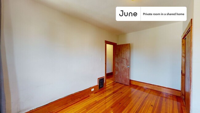Building Photo - Private bedroom in 3 bed/1 bath Home