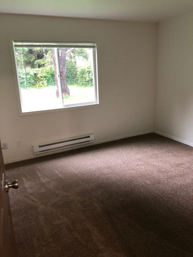 Building Photo - 139 Whaleview Ct