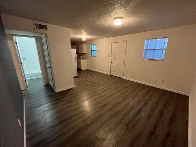 Foto del edificio - 640 E Pipkin St
