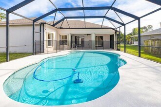 Building Photo - 2270 SW Tampico St