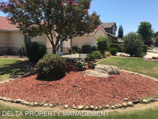 Foto del edificio - 3 br, 2 bath House - 3444 N Ellendale Avenue