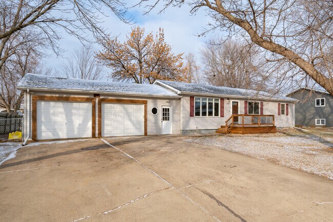 Building Photo - 215 N Joseph Ave