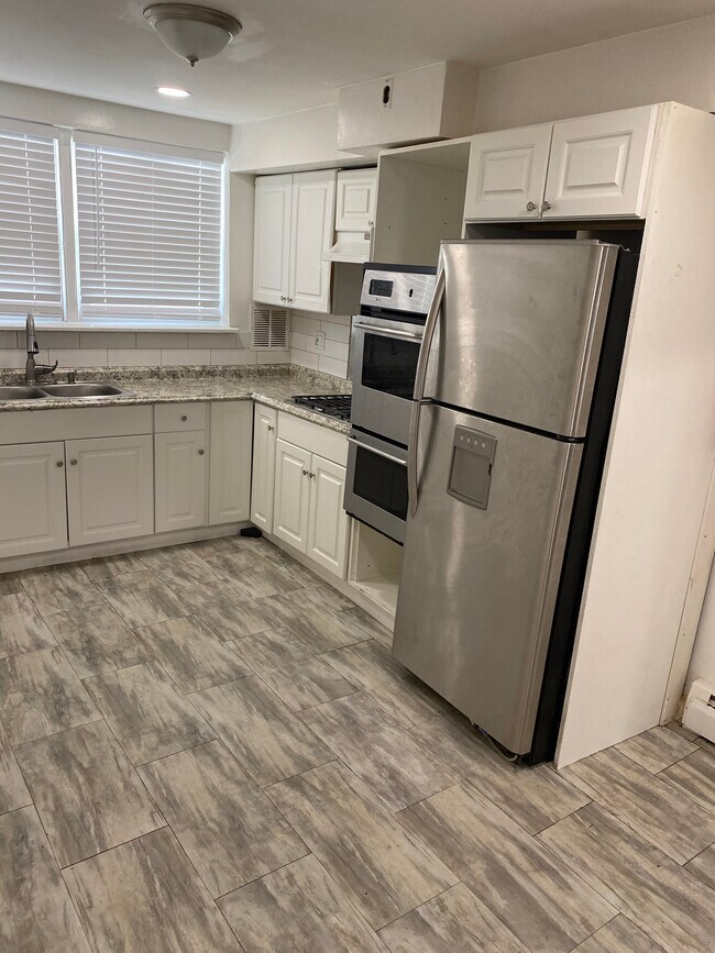 Gourmet style kitchen - 217 19th Ave