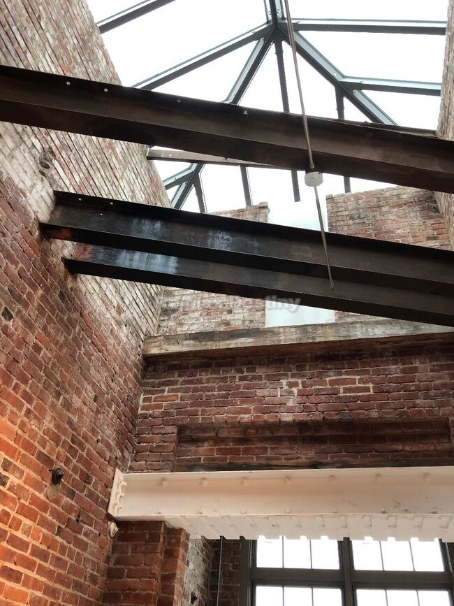 Building Photo - 275 Medford St