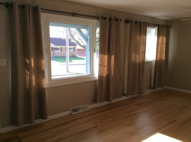 Foto del edificio - 4062 S Kirkwood Ave