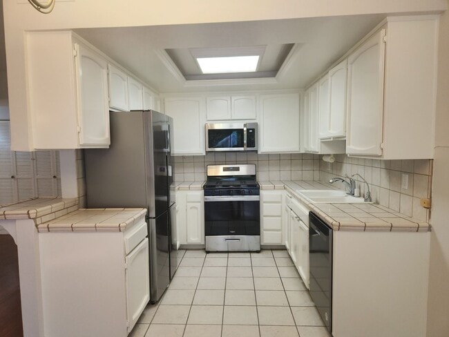 Foto del edificio - Spacious 2bed/2bath Condo, with Balcony. W...