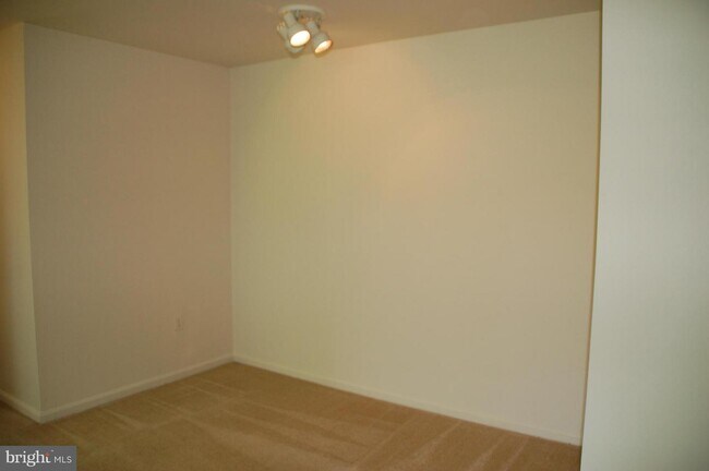 Building Photo - 9555 Battery Heights Blvd