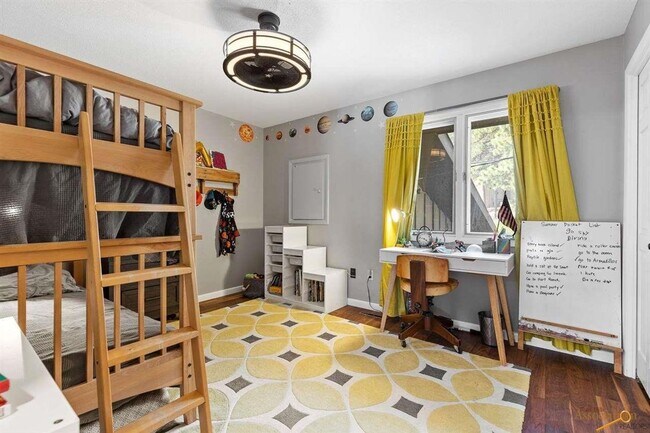 Building Photo - Price reduction on this beautiful family home with the best views in the city!  $3950/mo!!