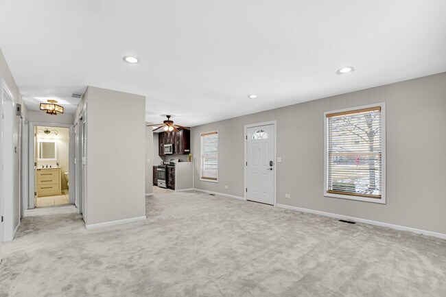 Building Photo - 216 Russet Way