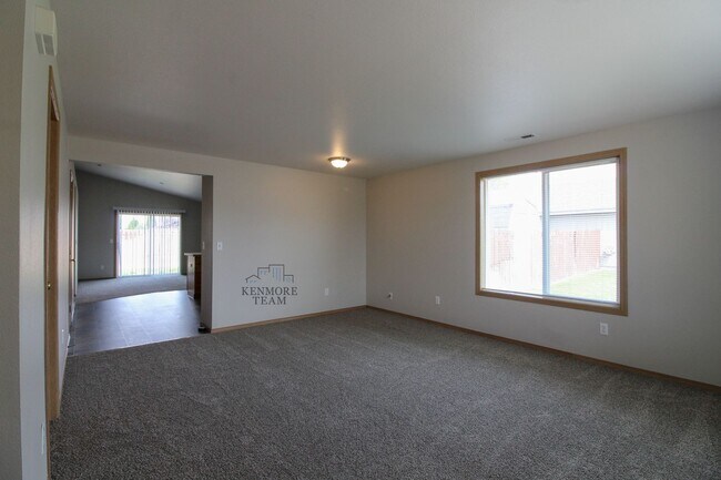Foto del edificio - 3 Bedroom, 2 Bath Home in Pasco