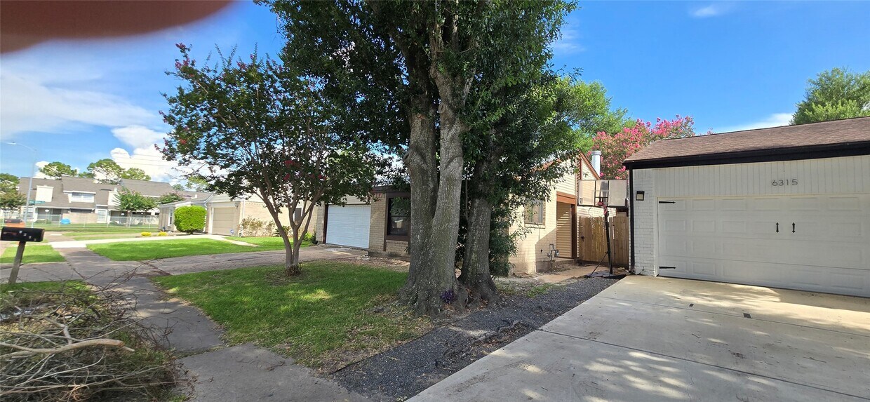 Foto del edificio - 6311 Dawnridge Dr
