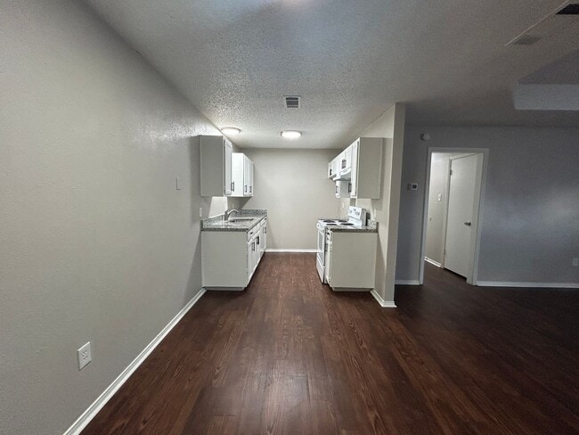 Building Photo - Holiday6320/6322