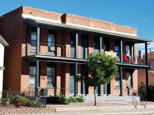 Foto del edificio - 1010 E Evans Ave