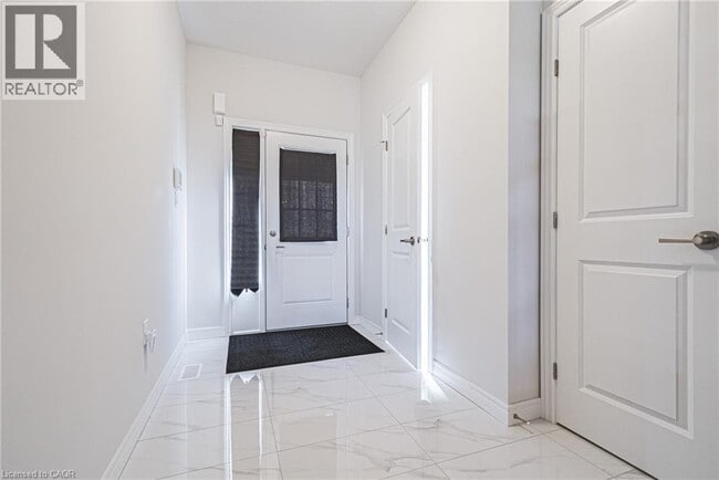 Building Photo - 21 Zoe Ln