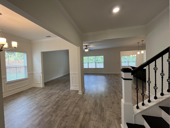 Foto del edificio - 679 Fairview Cir