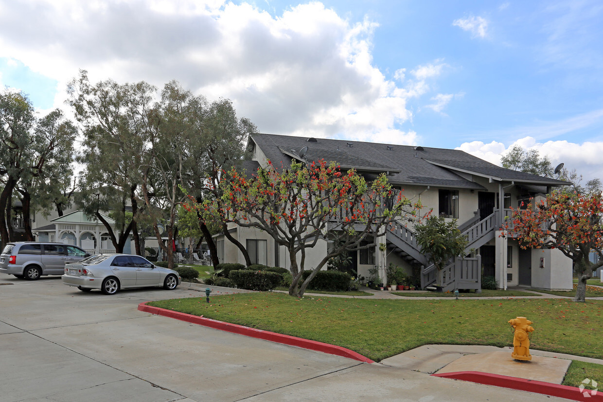 Cobblestone Park - Cobblestone Park Apartments