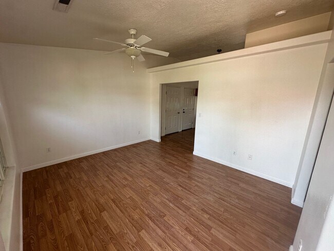 Building Photo - Duplex Property near the Mall