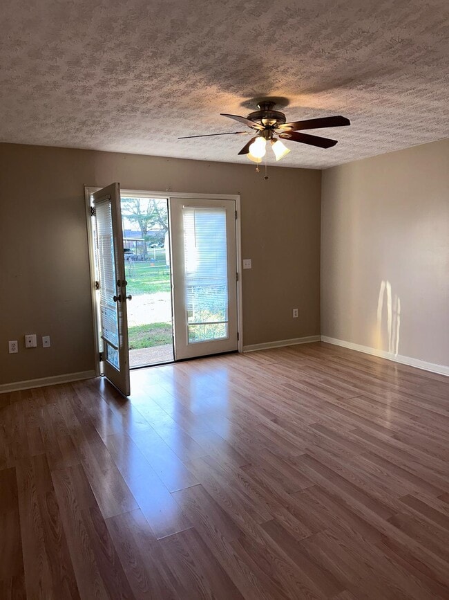 Building Photo - 409 Claymar Dr