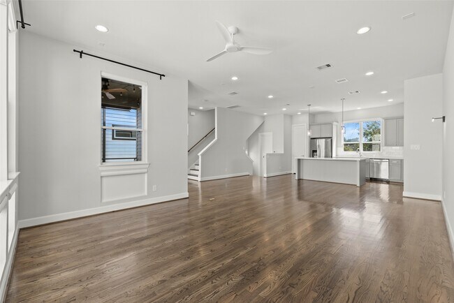 Foto del edificio - 6315 Timbergrove Gardens Ln