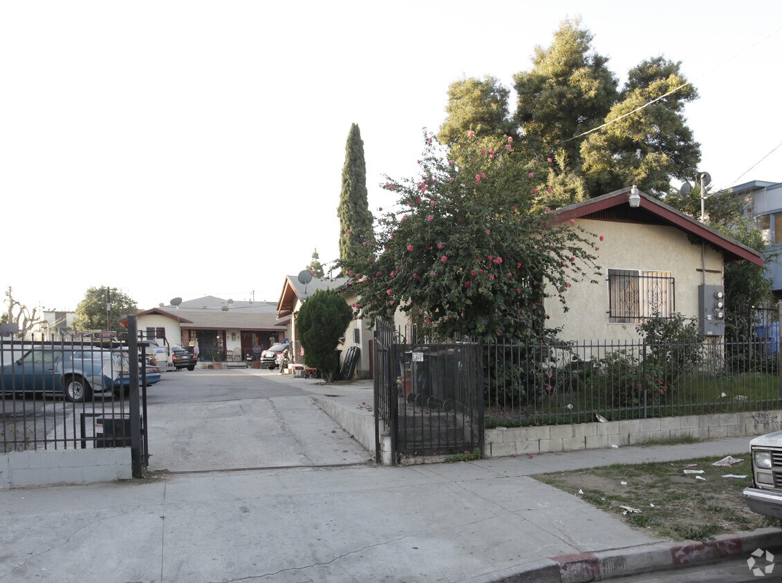 Primary Photo - 4114-4116 1/2 Monroe St