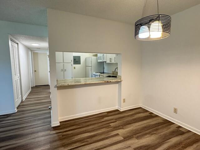Building Photo - 207 Foxtail Dr