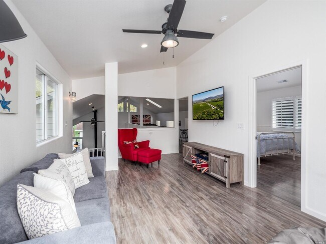 Foto del edificio - 16530 Laughlin Rd