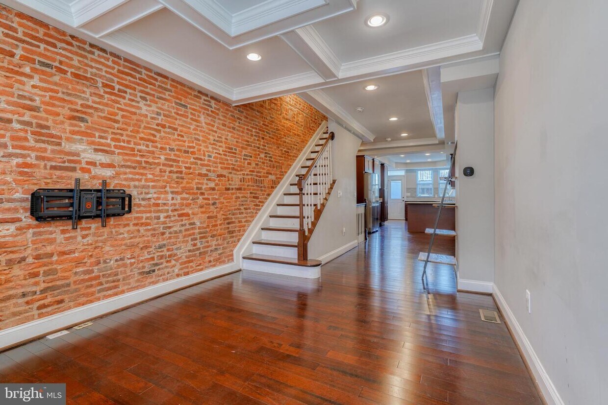 Foto principal - 518 S Clinton St