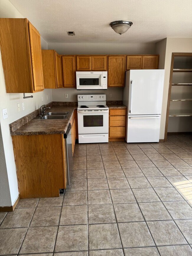 Foto del edificio - 5009-5011-5011 Alpine Ridge Dr