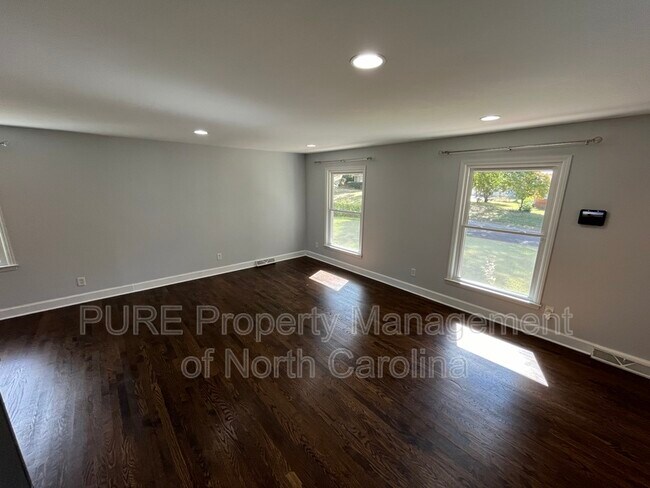Building Photo - 314 Scottridge Dr