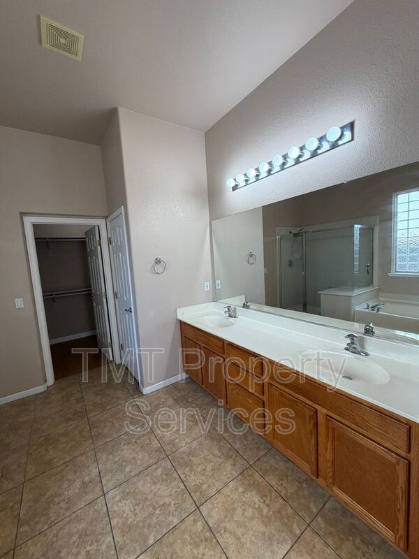 Foto del edificio - 9348 Sierra Spring Way