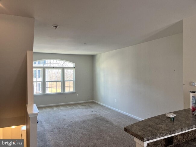 Building Photo - 724 River Crest Way