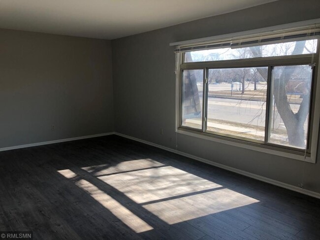 Building Photo - 2200 W 98th St