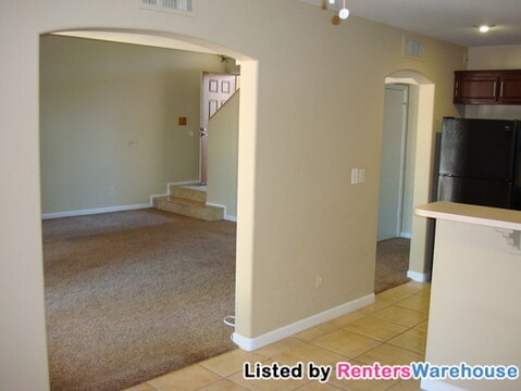 Building Photo - 2207 E Taro Ln