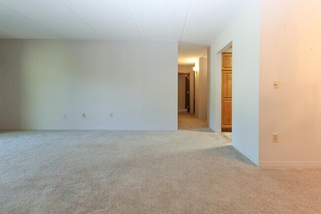 Foto del edificio - 10401 Cedar Lake Rd