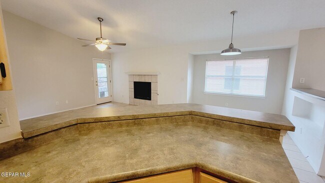 Foto del edificio - 604 Wind River Ave