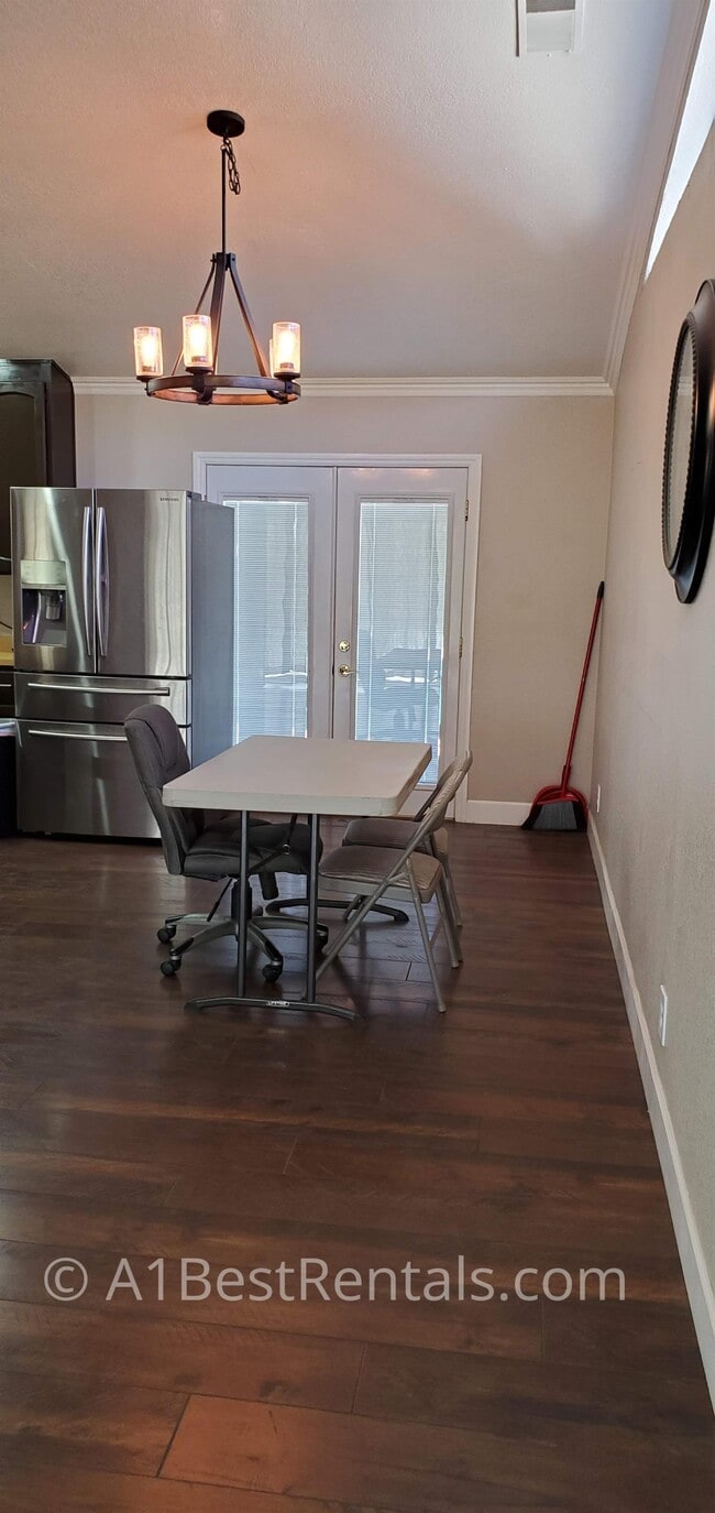 Building Photo - 1404 Central Ave