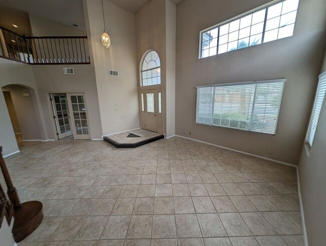 Building Photo - 2704 N Ontario Dr