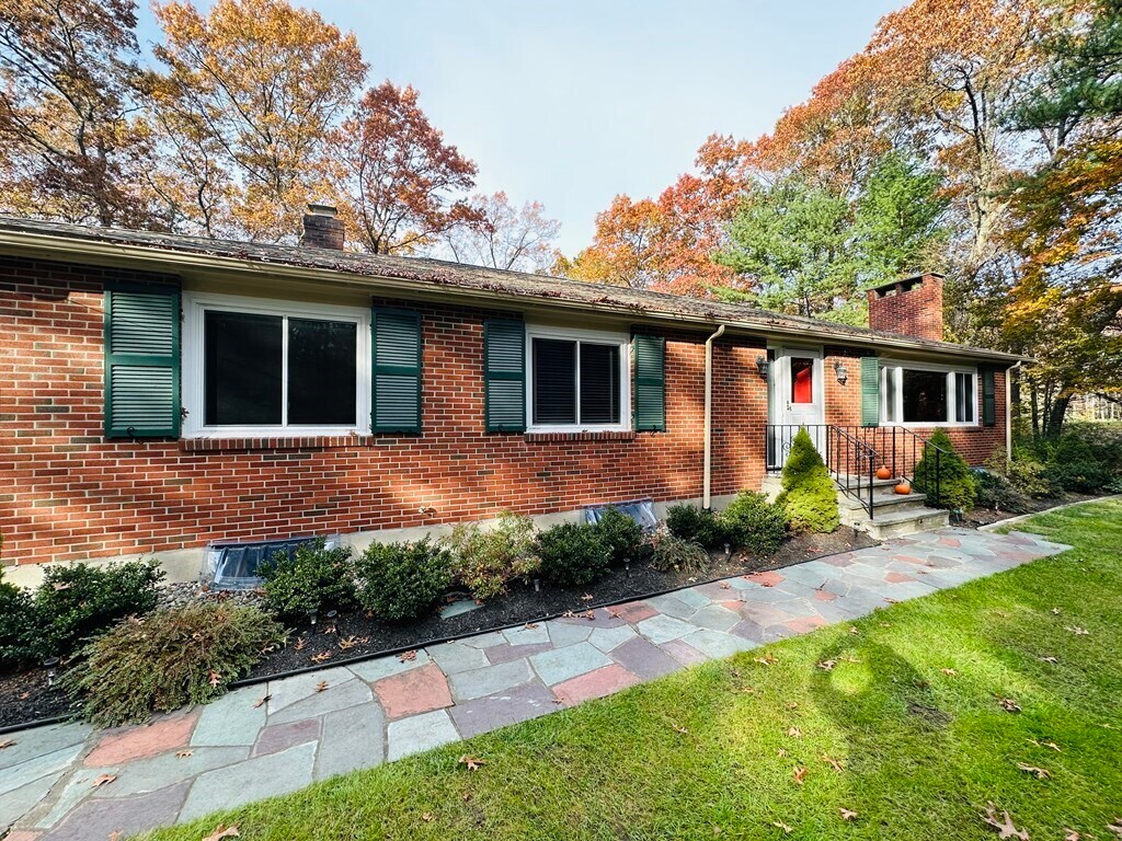 5 Crest Dr W, Dover, MA 02030 House Rental in Dover, MA