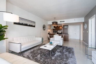 Building Photo - 481 Brickell Ave
