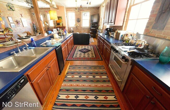 Foto del edificio - 2 br, 2 bath House - 422 Notre Dame St. #3