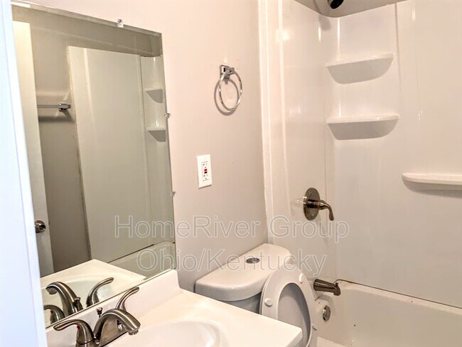 Foto del edificio - 5310 Clover Ave