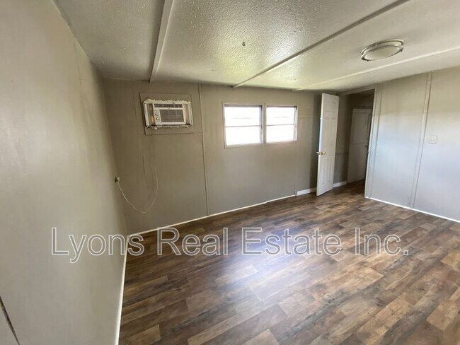 Foto del edificio - 4900 Tice St