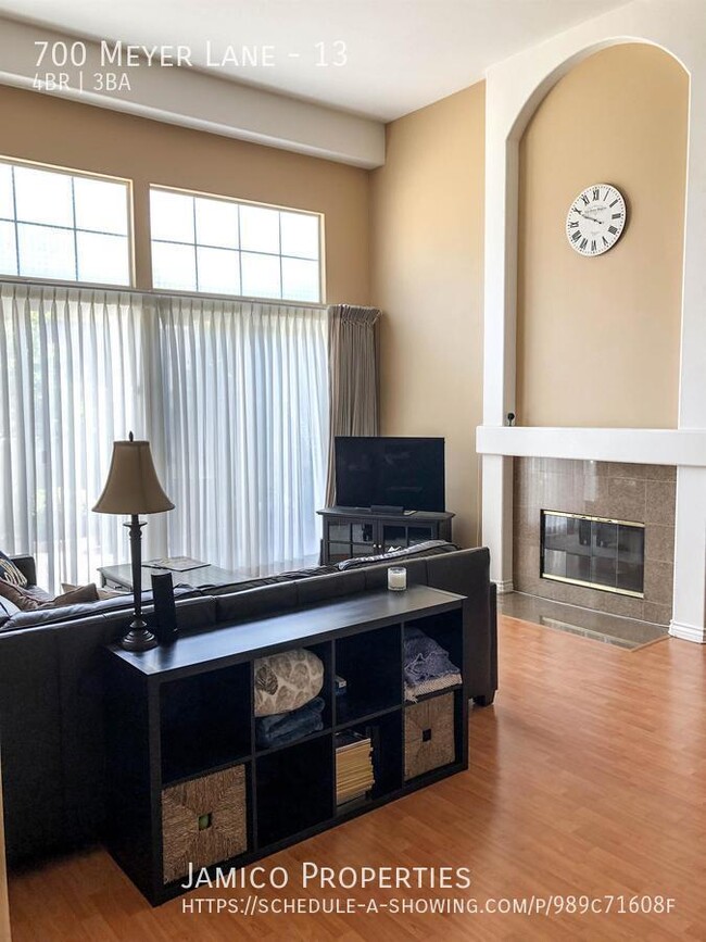 Foto del edificio - 700 Meyer Ln