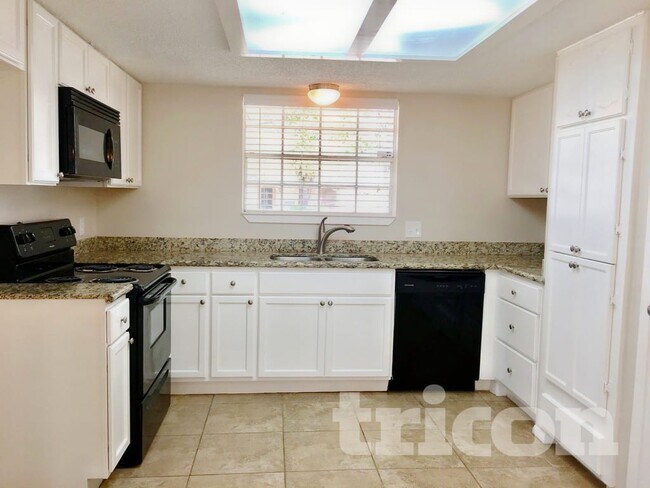 Foto del edificio - 15647 Meadow Village Dr