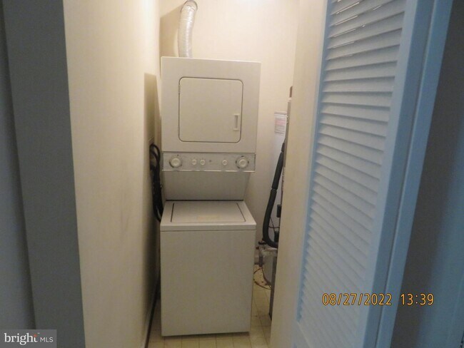 Foto del edificio - 1645 Carriage House Terrace