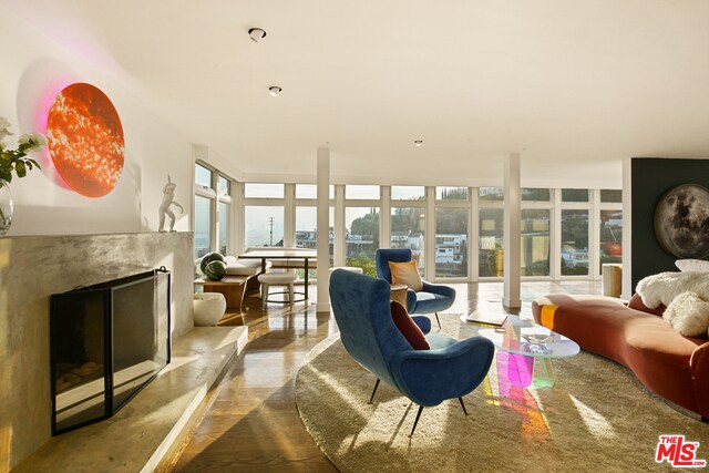 Foto del edificio - 8450 Carlton Way